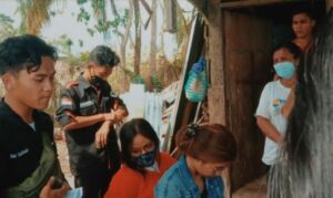 Mahasiswa Theologi UKI Toraja Bantu Korban Puting Beliung Luwu