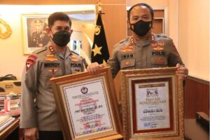 Kapolres Sinjai Terima Dua Penghargaan