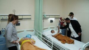 Kunjungi Gereja Katedral Makassar, Menag Yaqut Bilang Begini