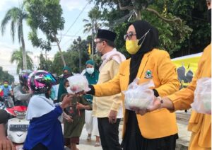 Golkar Palopo Berbagi Takjil