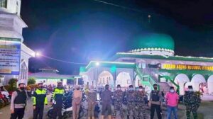 TNI-Polisi Kompak Amankan Salat Tarawih Di Sinjai