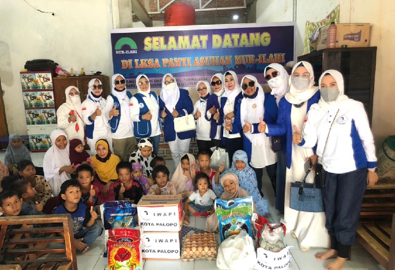 IWAPI Palopo berbagi sembako di 4 panti asuhan yakni; Panti Asuhan Ar Rahman, Opu Dg Risaju, Al Hidayah, Nur Ilahi