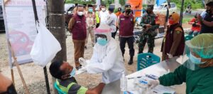 Kunjungi Posko Lebaran, Bupati Basmin Mattayang Apresiasi Warga Luwu