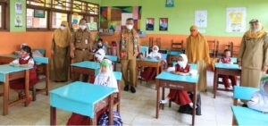 Bupati Lutim Pantau Uji Coba Sekolah Tatap Muka