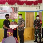 Sebanyak 62 warga Mekar Sari Jaya Luwu Utara terima BLTDes (Bantuan Langsung Tunai Dana Desa) terdampak Covid-19 tahun anggaran 2021.