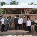 Bupati Basmin Mattayang buka Karya Bakti TNI Kodim 1403/ Palopo di Desa Tallang Bulawang, Kecamatan Bajo, Kabupaten Luwu, Rabu (23/6/2021)