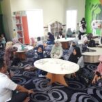 Bunda Pustaka SDN Borong kunjungi Perpustakaan Ibu Dan Anak Sulsel sebagai upaya mendekatkan anak dengan buku.
