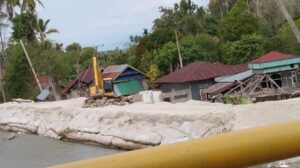 Normalisasi Bantaran Sungai Masamba Lutra Gunakan Material Ilegal