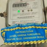 Gegara lalai membayar, PLN segel meteran listrik Kantor Kelurahan Peta, Kota Palopo, Sulawesi Selatan, Rabu (2/6/2021).