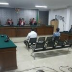 Setelah menerima vonis dari Pengadilan Tipikor Makassar, Kejari Sinjai eksekusi terpidana korupsi trotoar, Sofyan, Jl Persatuan Raya, Sinjai.