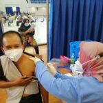 Seratusan lebih pegawai Balai Pengembangan Pendidikan Anak Usia Dini dan Pendidikan Masyarakat, BPPAUD dan Dikmas Sulsel  vaksin Covid-19.