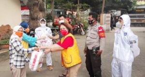 LCMR Bagikan 320 Paket Ayam Wendys Kepada Warga Terimbas Covid-19