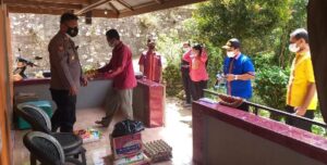 20 Warga Desa Nonongan Toraja Utara Terima Bantuan Beras Dan BST