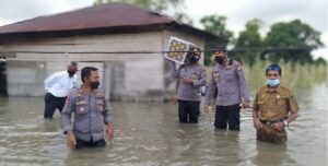 Tinjau Lokasi Banjir Di Malangke Barat, Ini Pesan Kapolres Luwu Utara