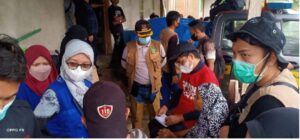 Camat Dampingi Relawan Salurkan Bantuan Untuk Warga Baebunta Selatan