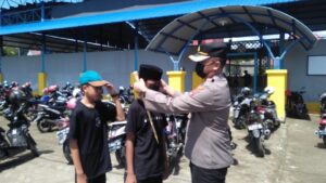 Kapolres Sinjai Bagi Masker Di Tempat Keramaian