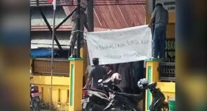 Warga Bintarore Bulukumba Demo Mutasi Lurah, Ini Reaksi Bupati Andi Utta