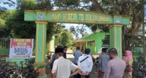 Warga Segel SMPN 20 Bulukumba