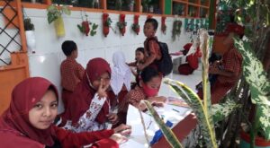 Gunakan Gambar Dan Cerita Sebagai Pendekatan Literasi