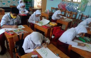 Peringati Hari Nusantara, Murid SD Hang Tuah Makassar Lakukan Ini