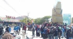Aliansi Mahasiswa Bersatu Demo Di Bundaran Bambu Sinjai