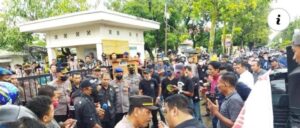 Keluarga Korban Pembunuhan Kepung Lagi Pengadilan Negeri Sinjai