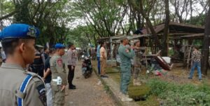 Satpol PP Bone Bongkar 70 Lapak Pedagang Di Belakang Terminal Petta Ponggawae