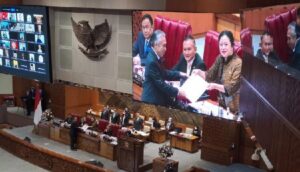 DPR Sahkan UU Cipta Kerja, Demokrat Protes, PKS Walk Out