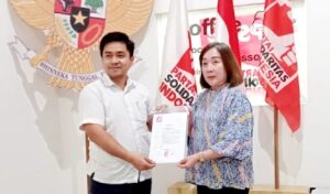 PSI Kota Makassar Serahkan SK Biro Ekonomi Sosial Dan Humas