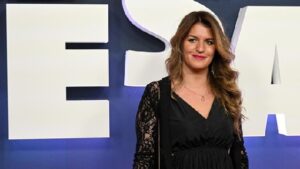 Menteri Prancis Jadi Cover Majalah Playboy