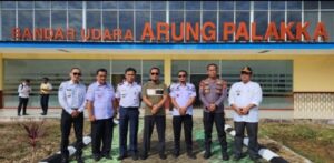 Gubernur Andi Sudirman Ke Bone Naik Susi Air