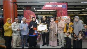 Bupati Bone Terima Penghargaan Kepala Daerah Peduli Kekayaan Intelektual