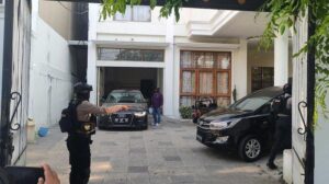KPK Geledah Rumah Syahrul Yasin Limpo Di Jl Pelita Makassar, Amankan Mobil Audi