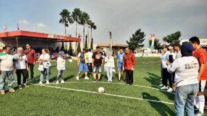 Pj Wali Kota Batu Dan Ketua DPRD Sulsel Buka Liga Mini Soccer IKA SMANSA Makassar Seri 3