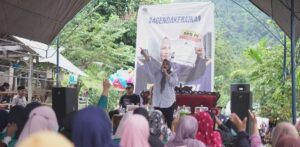 Warga Sampoddo Palopo Antusias Sambut Putri Dakka