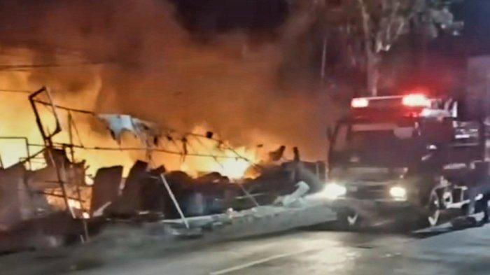 11 Kios Di Samping SPBU Jeneponto Terbakar