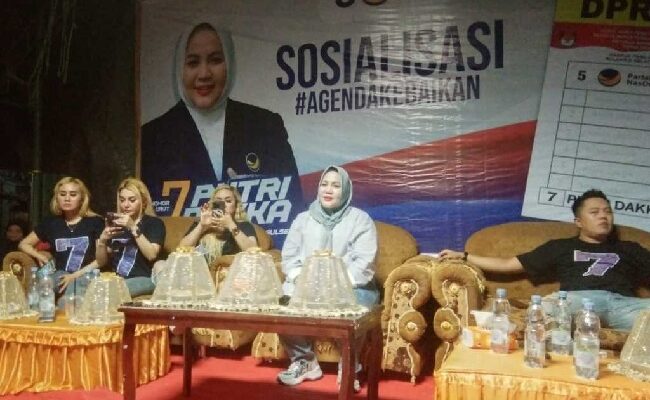 Sambutan Sayang Warga Sorowako Untuk Putri Dakka saat sosialisasi