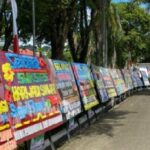 Rujab Bupati Sinjai Banjir Bunga ucapan selamat hari jadi Sinjai ke-460 tahun 2024. Puncak peringatan di Rujab Selasa (27/2/2024)