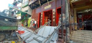 Kanopi Klenteng Kwan Kong Makassar Roboh