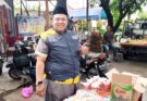 Relawan Maccini For IAS Bagi Kudapan Buka Puasa Gratis di Jalan Kerung-Kerung dekat Polsek Makassar setiap sore selama Ramadan 2024