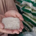 Pasar Ritel Batasi Pembelian Beras beras ukuran 10 kilogram karena itu dianggap sudah cukup untuk kebutuhan selama bulan Ramadan