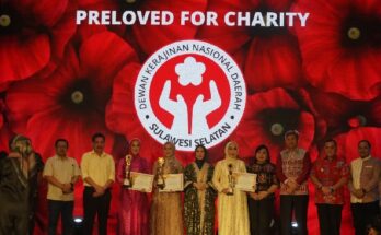 Pj Ketua Dekranasda Sidrap lelang baju di Hotel Claro Makassar, Jumat (29/3/2024). Hasilnya untuk pelaku UMKM dan perajin disabilitas