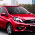 Putri Dakka Bagi Mobil Gratis untuk simpatisannya pemegang Kartu Kebaikan. Selain dua mobil masih ada juga lima unit sepeda motor