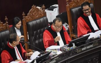 Hakim Konstitusi Arief Hidayat menyebut Pilpres 2024 hiruk-pikuk karena ada pelanggaran etik di MK dan KPU.