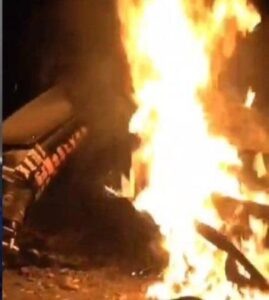 Warga Bakar Motor Pencuri
