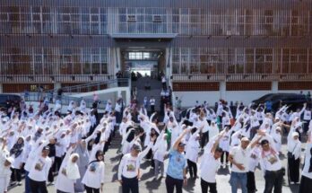 Menjelang berangkat ke Tanah Suci Mekkah, jamaah calon haji Bulukumba latihan kebugaran di Lapangan Pemuda Bulukumba