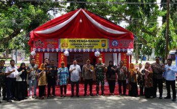 Pj Bupati Sidrap Basrapantau pos pengamanan Idulfitri 1445 H/2024 M di Rappang, Kecamatan Panca Rijang, Pangkajene Sidenreng.