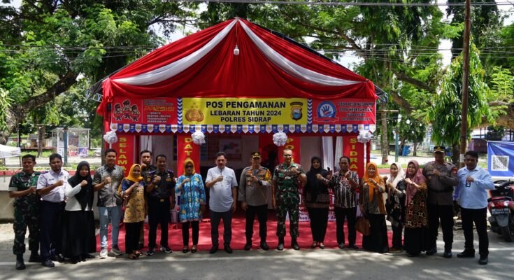 Pj Bupati Sidrap Basrapantau pos pengamanan Idulfitri 1445 H/2024 M di Rappang, Kecamatan Panca Rijang, Pangkajene Sidenreng.