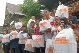 Rumah Zakat Sulsel Salurkan 41 Kado Lebaran Yatim