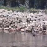 Kejari Lutim Periksa Kelayakan Tanggul Sungai Kalaena setelah menerima laporan dari warga terkait kerusakan tanggul sungai tersebut